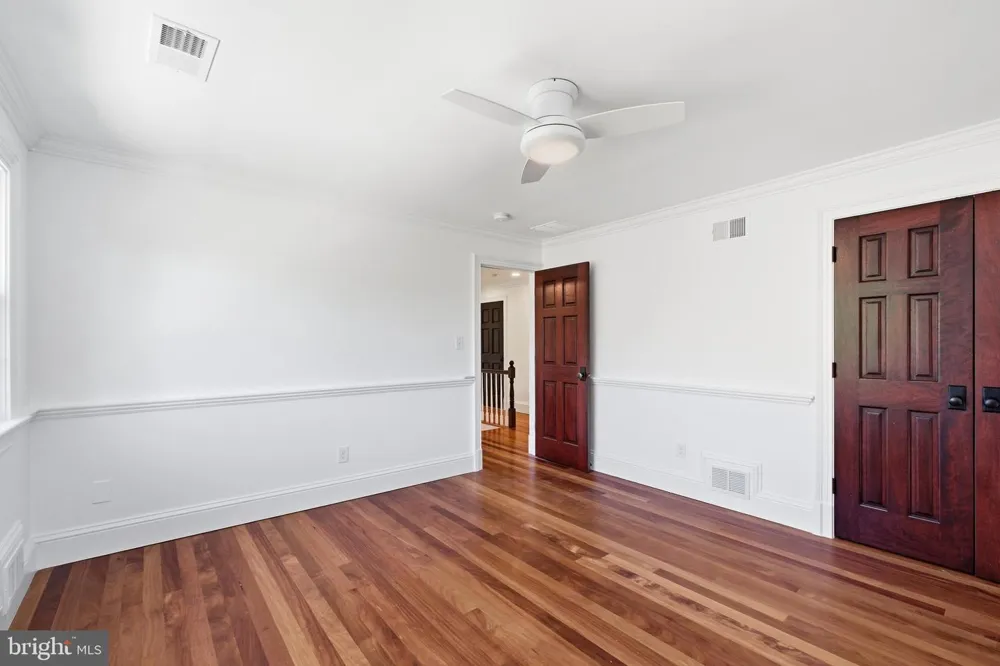 1337 KINGSTON AVENUE Alexandria, VA 22302