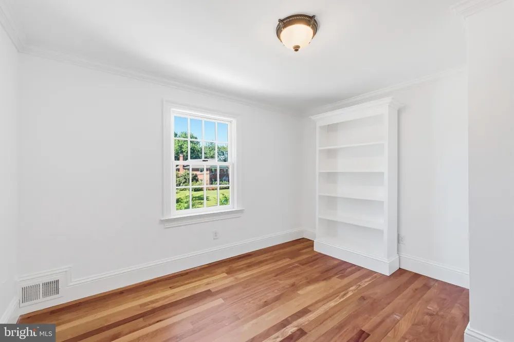 1337 KINGSTON AVENUE Alexandria, VA 22302