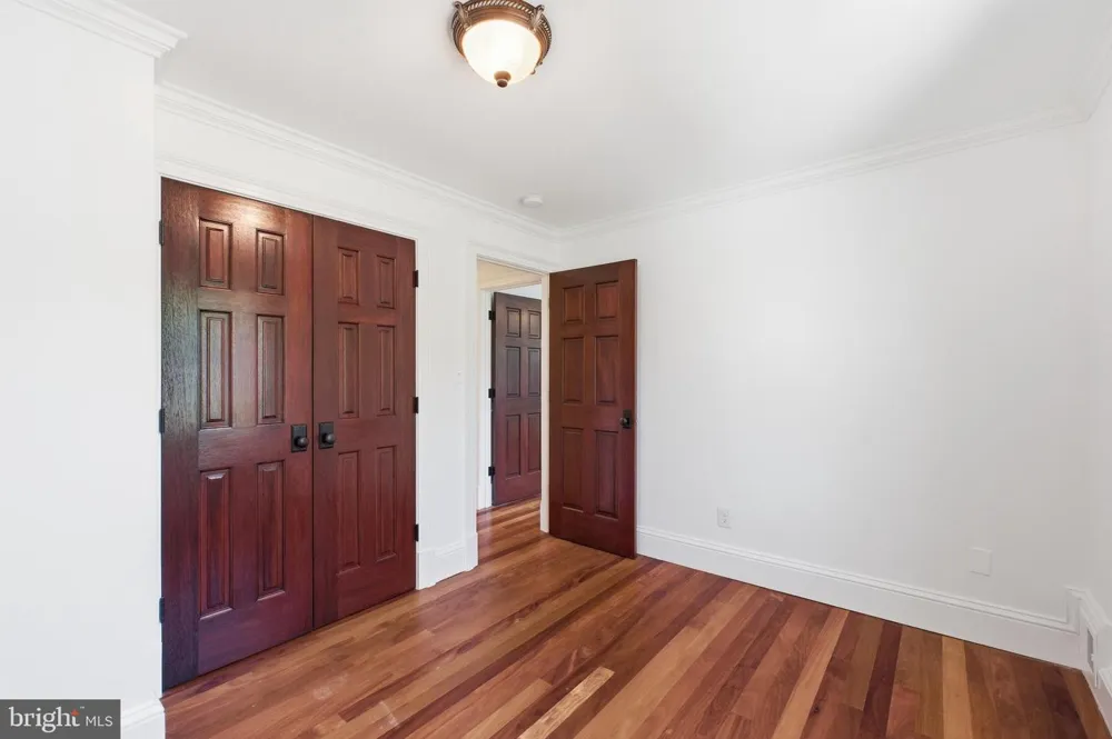 1337 KINGSTON AVENUE Alexandria, VA 22302