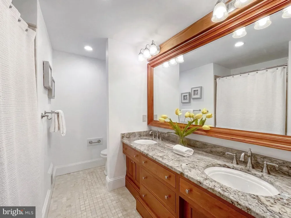 1337 KINGSTON AVENUE Alexandria, VA 22302
