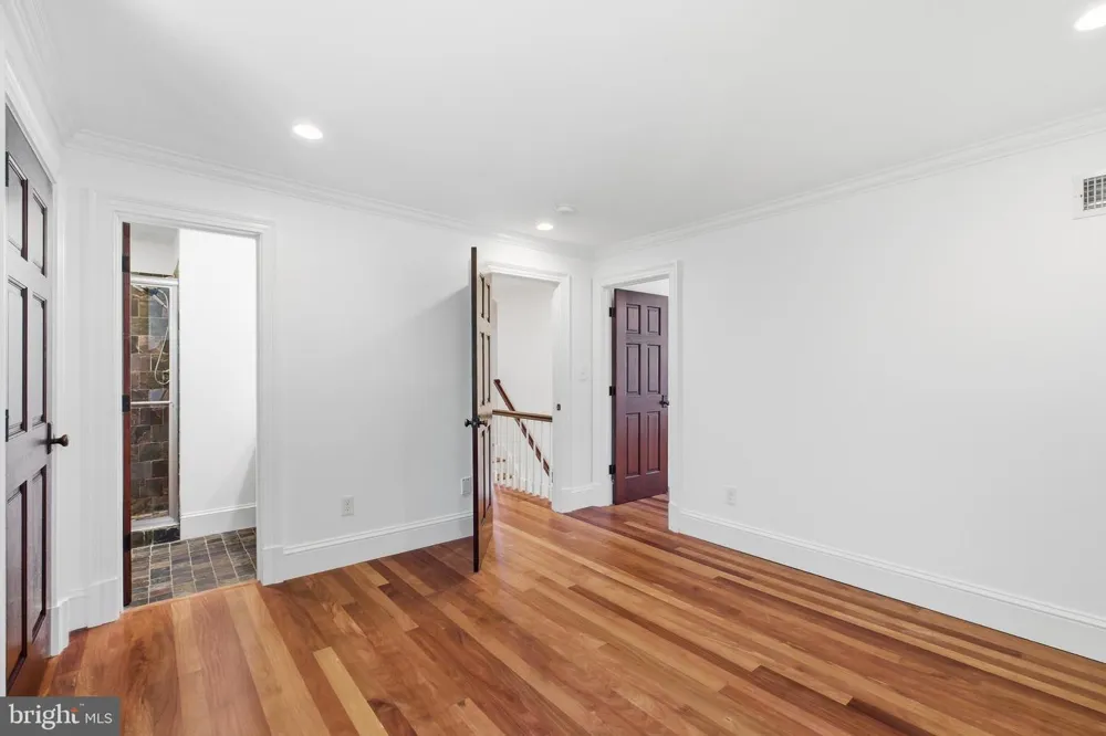 1337 KINGSTON AVENUE Alexandria, VA 22302