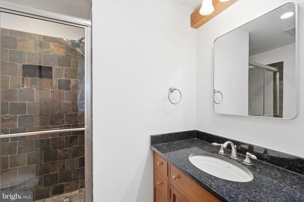 1337 KINGSTON AVENUE Alexandria, VA 22302