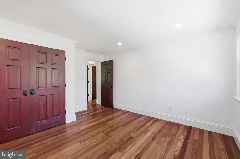 1337 KINGSTON AVENUE Alexandria, VA 22302