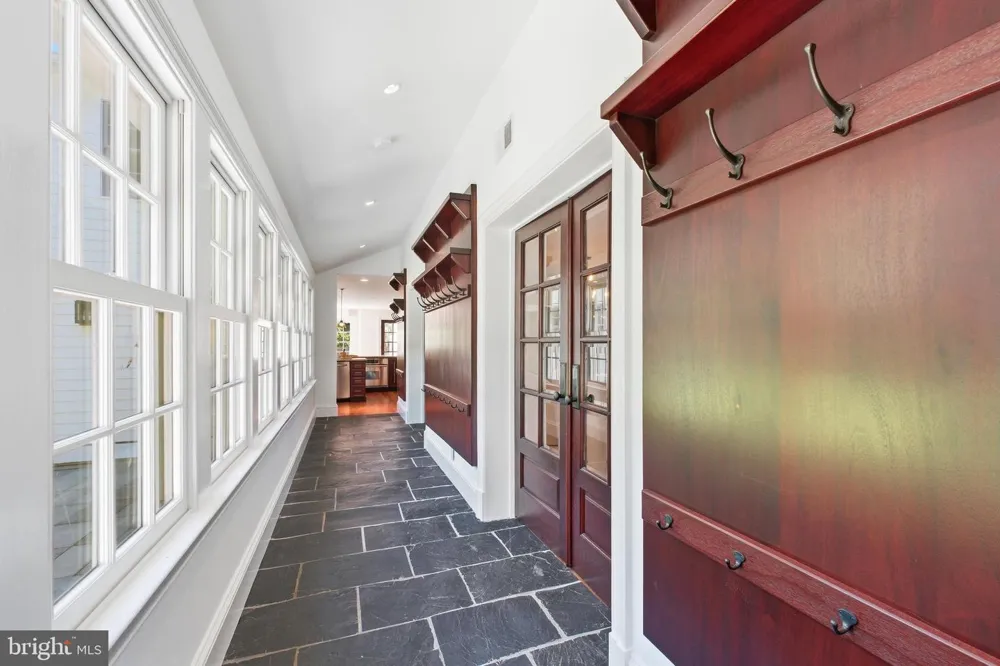 1337 KINGSTON AVENUE Alexandria, VA 22302