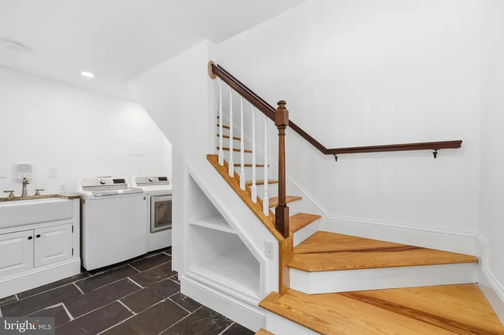 1337 KINGSTON AVENUE Alexandria, VA 22302