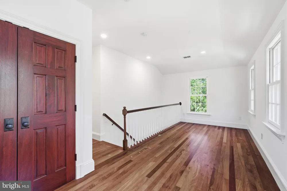 1337 KINGSTON AVENUE Alexandria, VA 22302