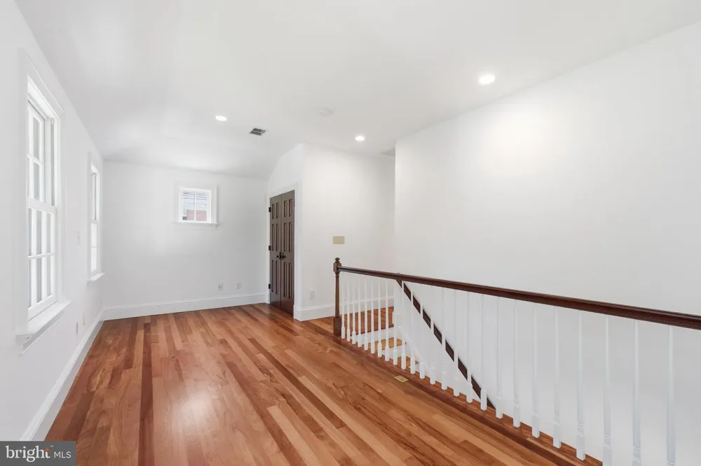 1337 KINGSTON AVENUE Alexandria, VA 22302