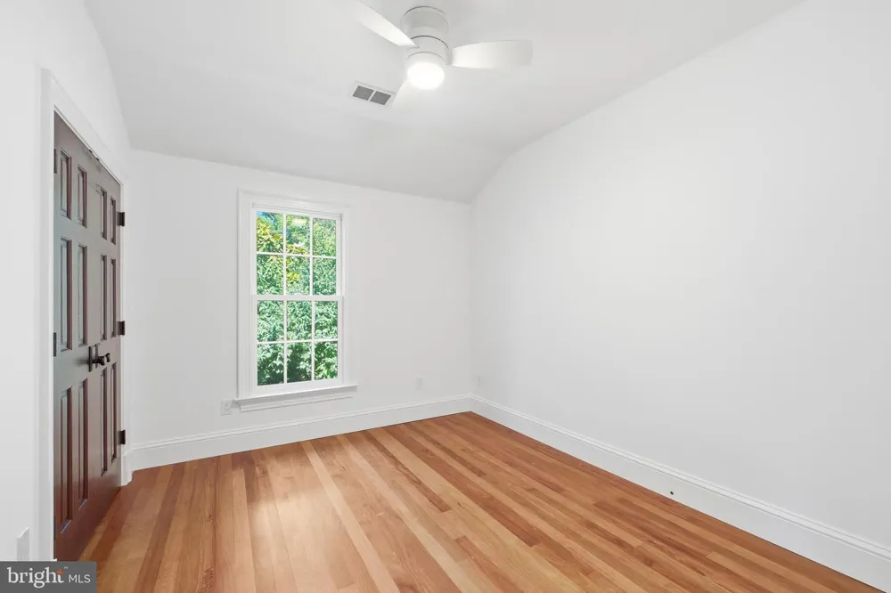 1337 KINGSTON AVENUE Alexandria, VA 22302