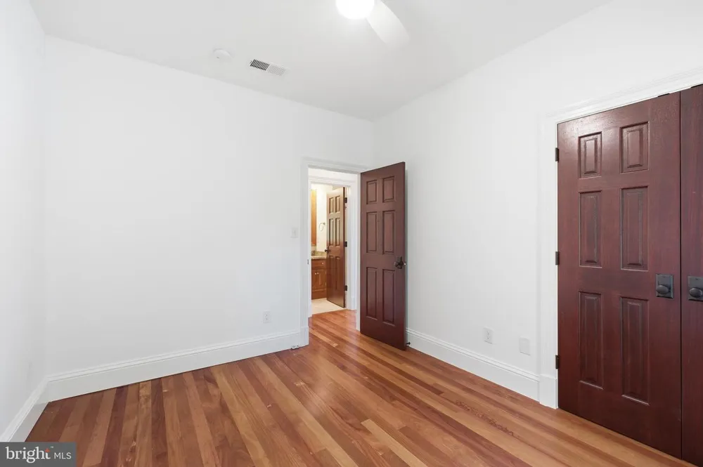 1337 KINGSTON AVENUE Alexandria, VA 22302