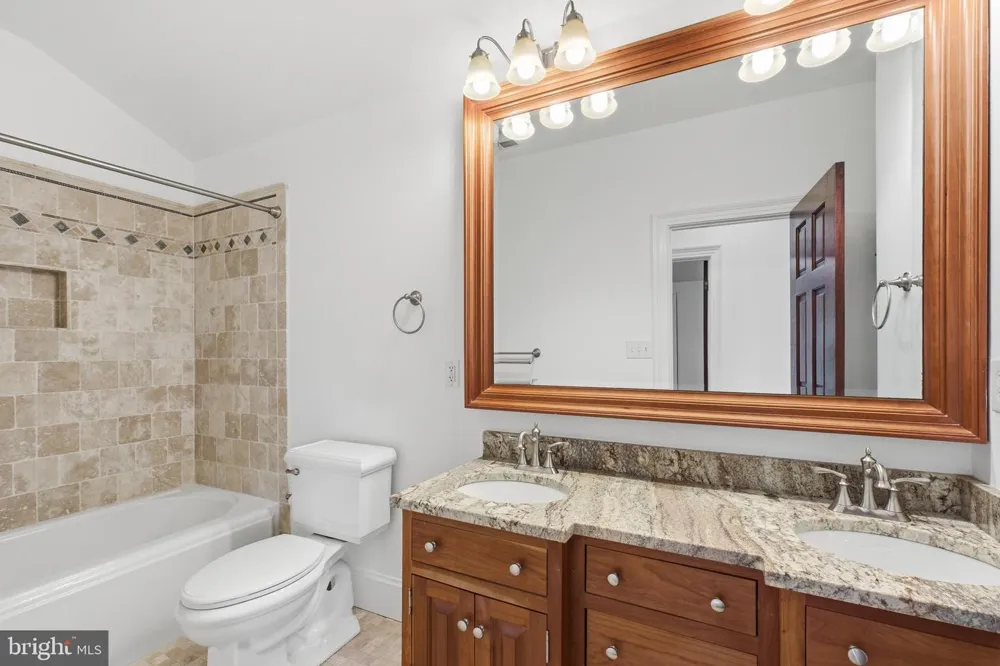 1337 KINGSTON AVENUE Alexandria, VA 22302