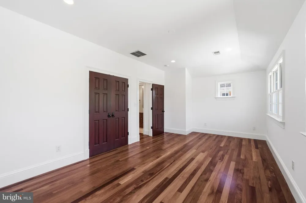 1337 KINGSTON AVENUE Alexandria, VA 22302