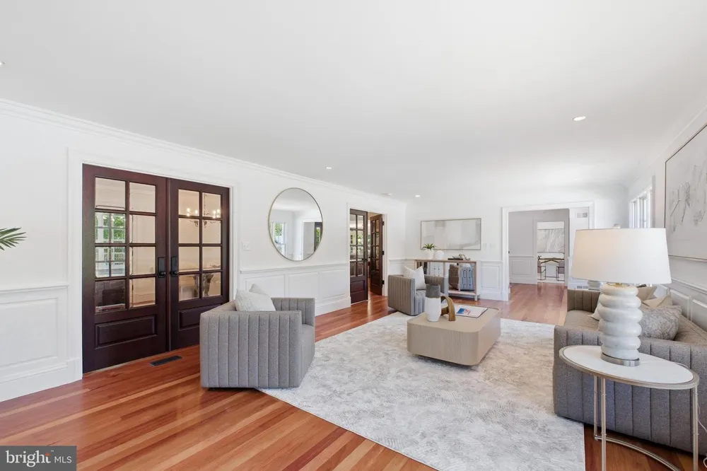 1337 KINGSTON AVENUE Alexandria, VA 22302
