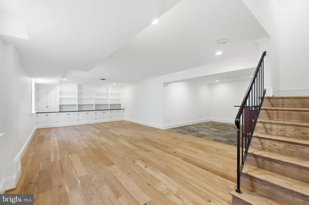 1337 KINGSTON AVENUE Alexandria, VA 22302