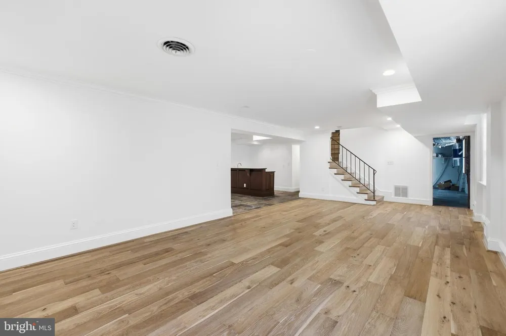 1337 KINGSTON AVENUE Alexandria, VA 22302