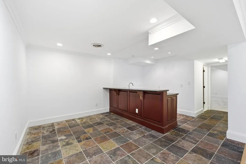 1337 KINGSTON AVENUE Alexandria, VA 22302