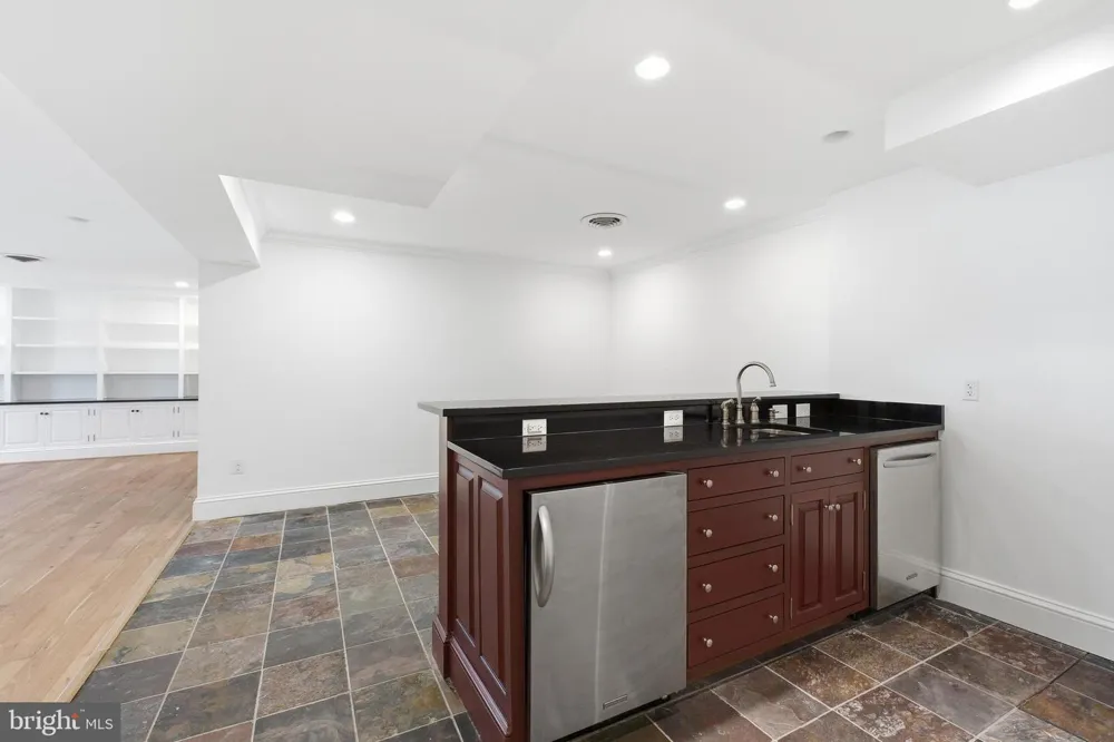 1337 KINGSTON AVENUE Alexandria, VA 22302