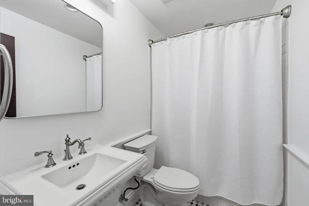 1337 KINGSTON AVENUE Alexandria, VA 22302