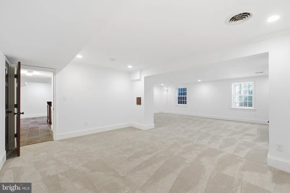 1337 KINGSTON AVENUE Alexandria, VA 22302
