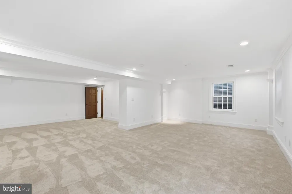 1337 KINGSTON AVENUE Alexandria, VA 22302