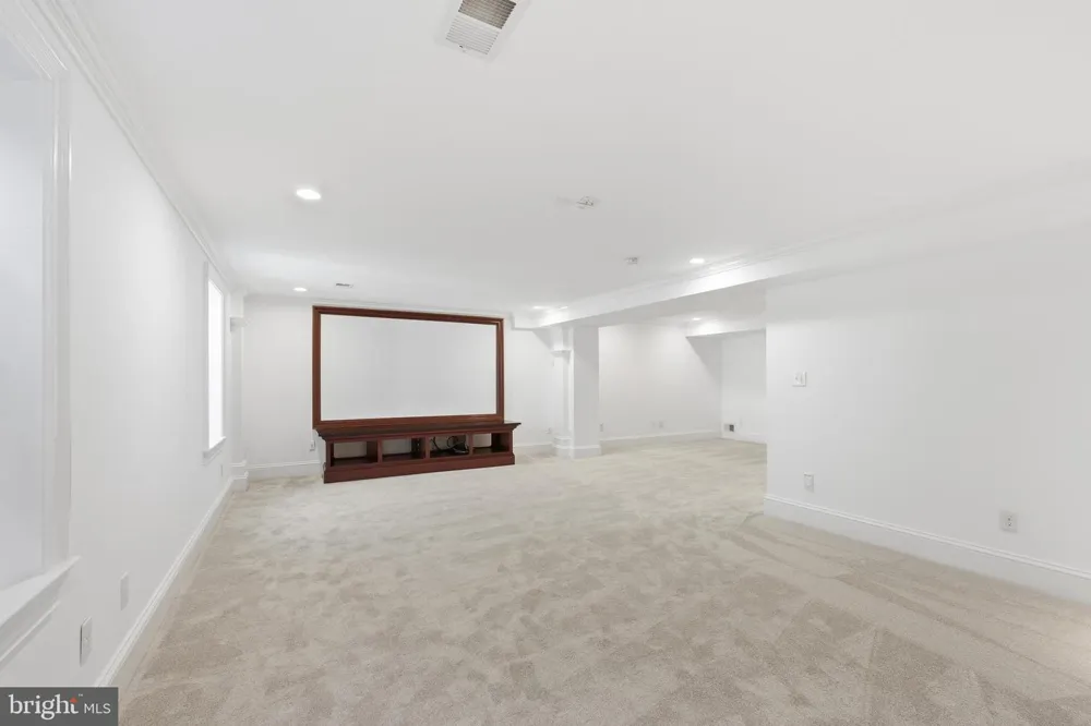 1337 KINGSTON AVENUE Alexandria, VA 22302