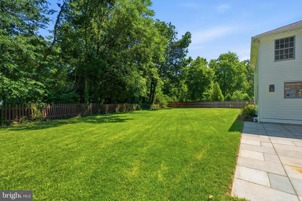 1337 KINGSTON AVENUE Alexandria, VA 22302