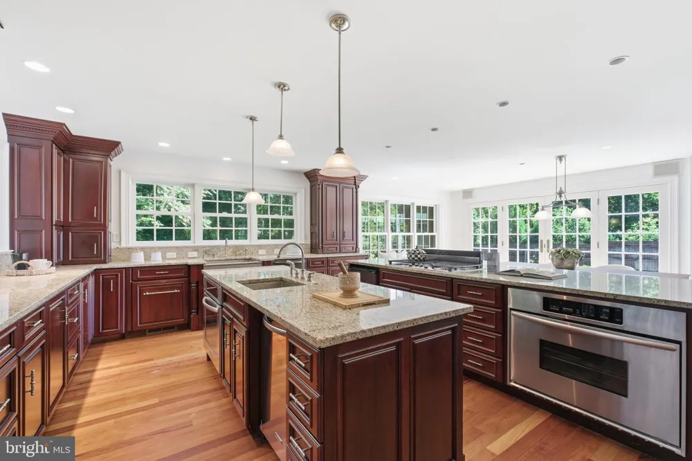 1337 KINGSTON AVENUE Alexandria, VA 22302