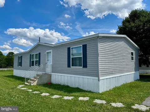 386 ROYAL CREST DRIVE