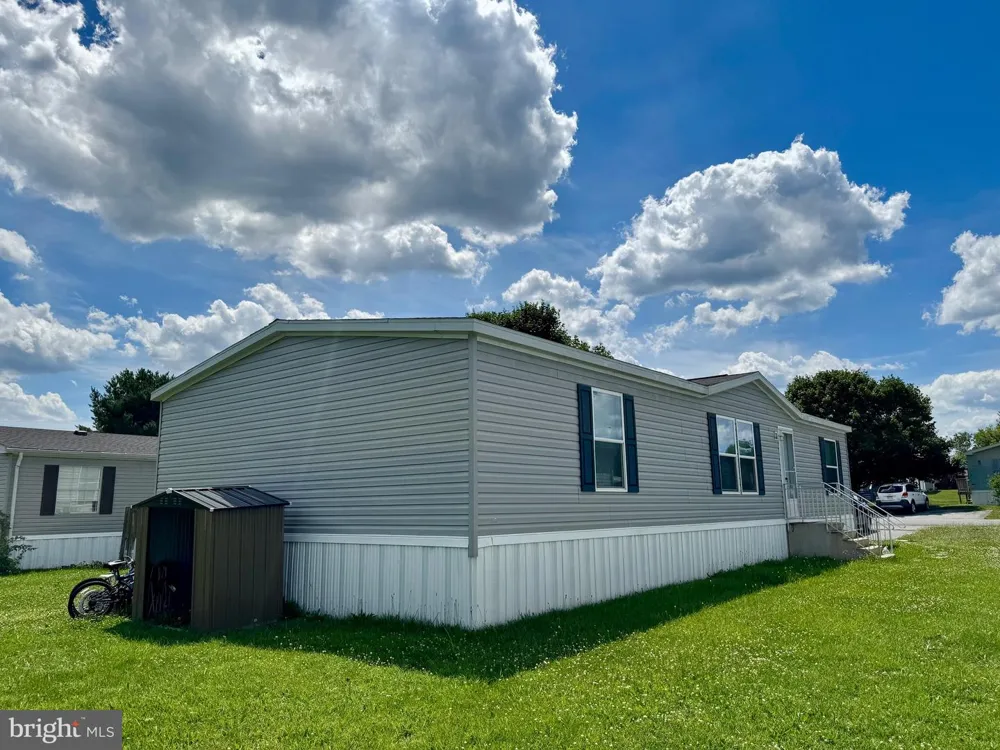 386 ROYAL CREST DRIVE Martinsburg, WV 25405