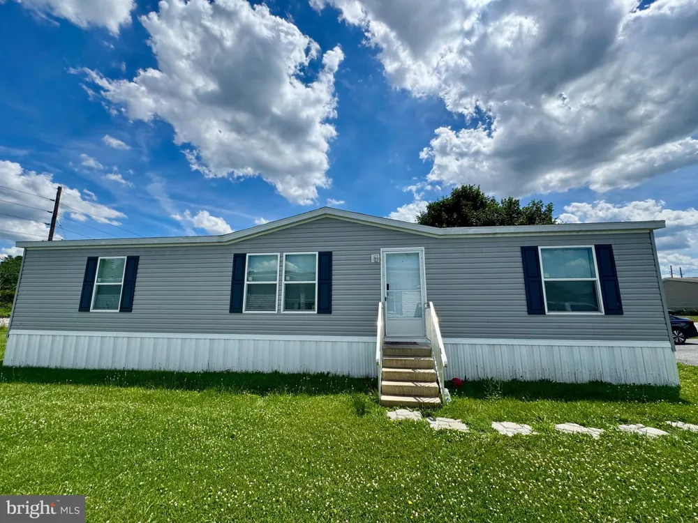 386 ROYAL CREST DRIVE Martinsburg, WV 25405