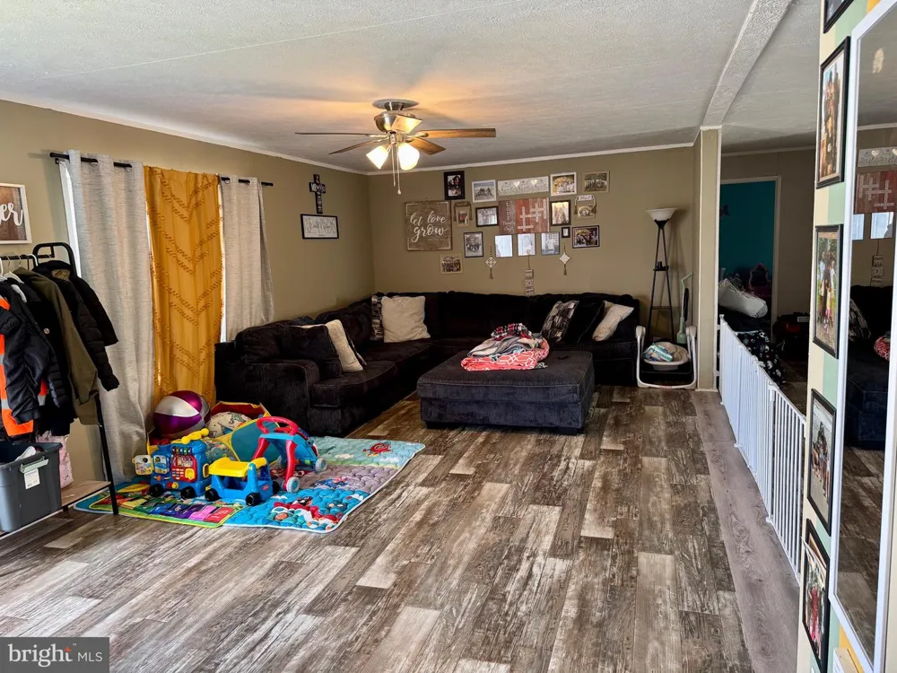 386 ROYAL CREST DRIVE Martinsburg, WV 25405