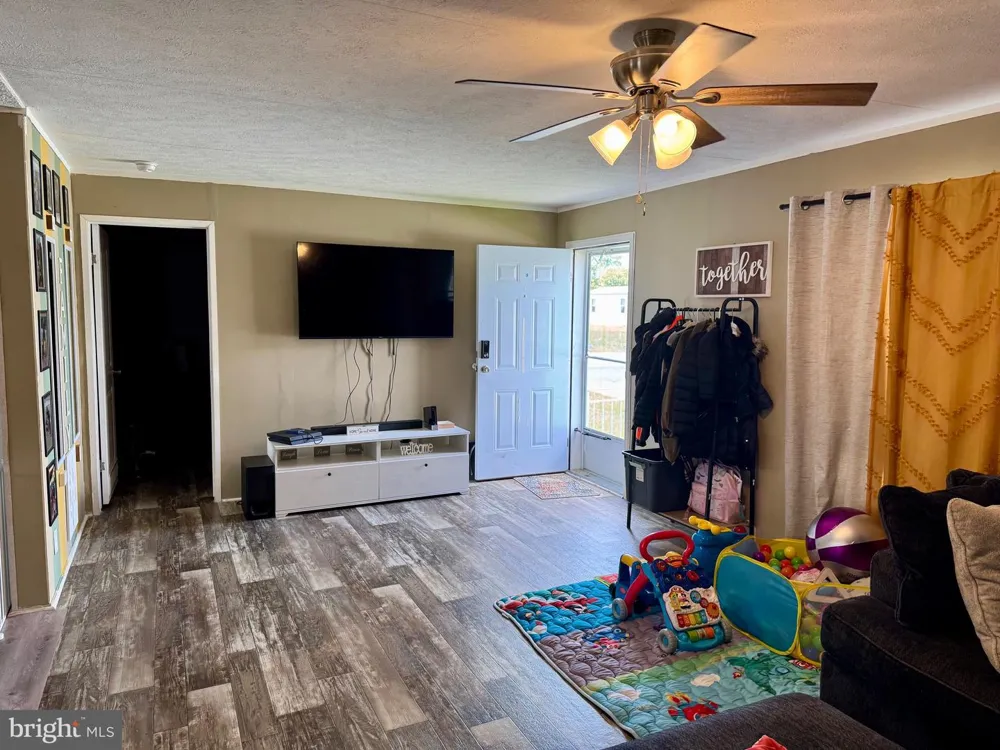 386 ROYAL CREST DRIVE Martinsburg, WV 25405