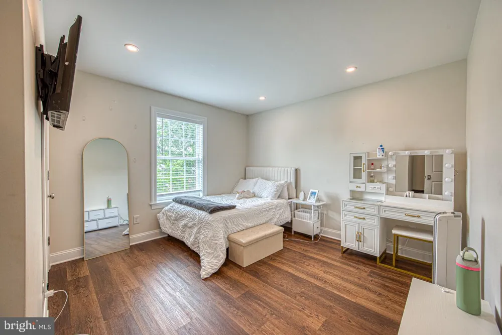 207 2ND AVENUE Newtown Square, PA 19073