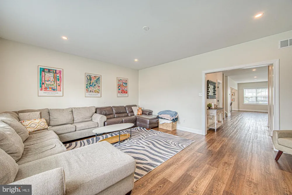 207 2ND AVENUE Newtown Square, PA 19073