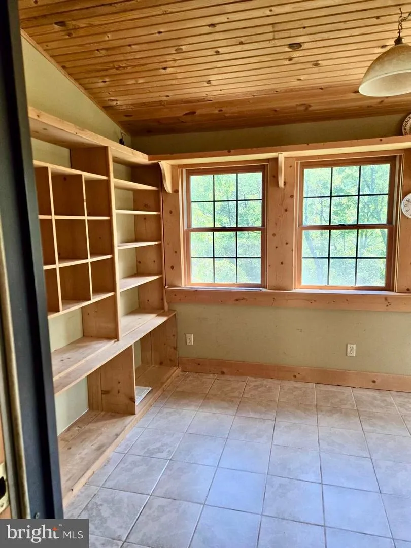 219 FOX SQUIRREL LANE Cabins, WV 26855
