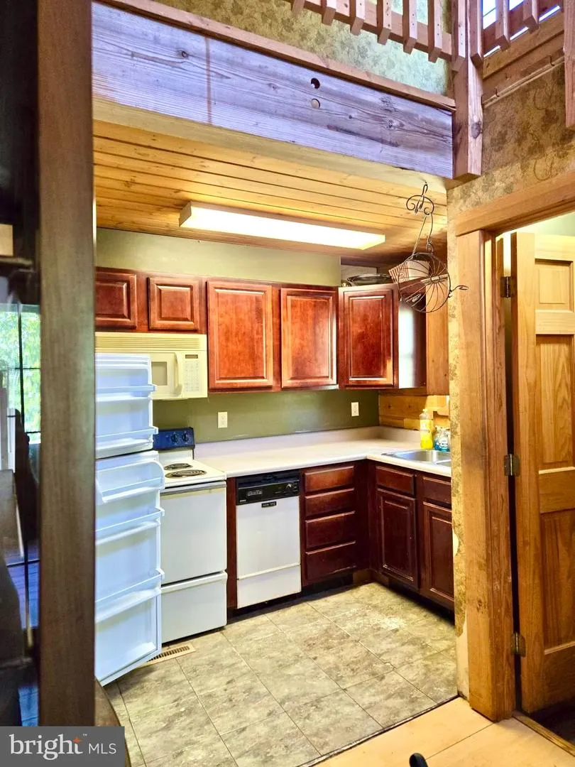 219 FOX SQUIRREL LANE Cabins, WV 26855