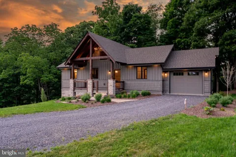 445 EAGLEWOOD TRAIL