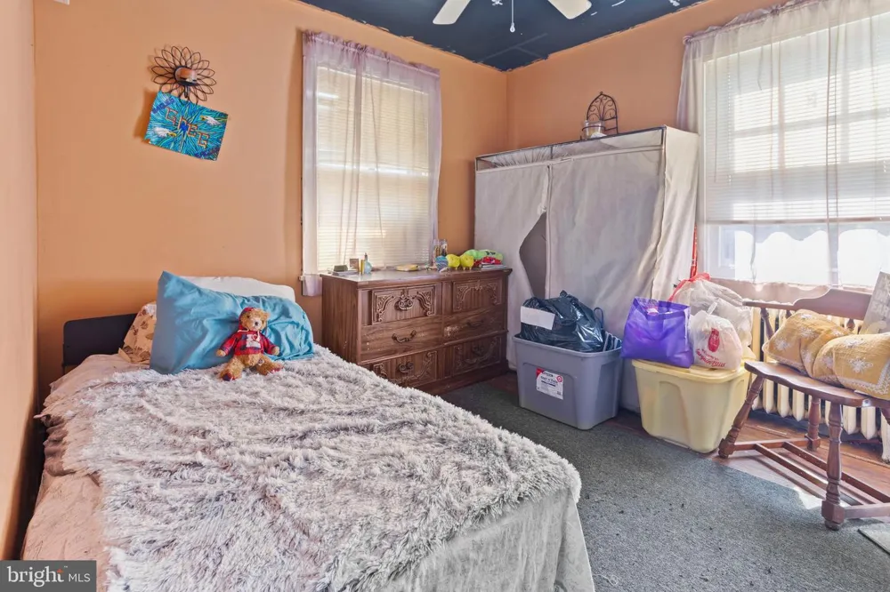 1427 ELMWOOD AVENUE Sharon Hill, PA 19079