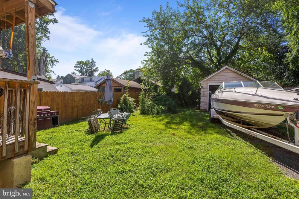 1427 ELMWOOD AVENUE Sharon Hill, PA 19079