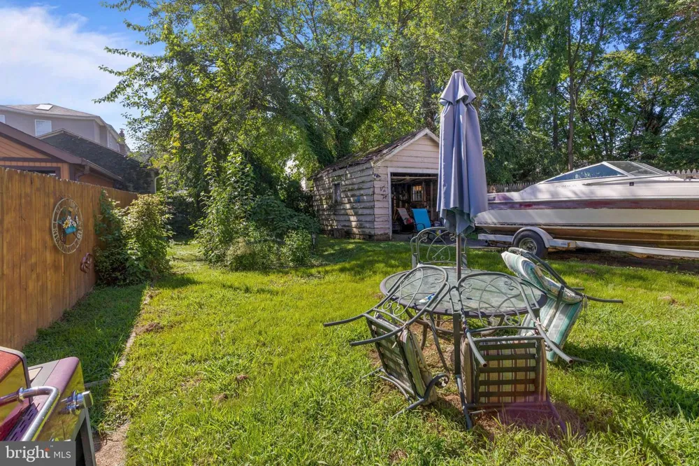 1427 ELMWOOD AVENUE Sharon Hill, PA 19079