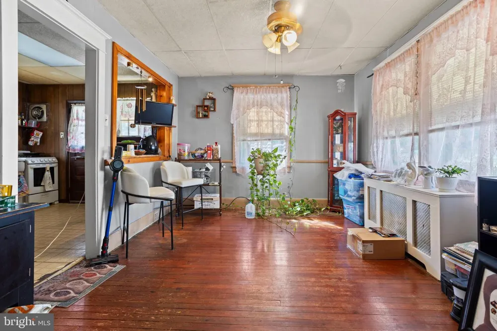 1427 ELMWOOD AVENUE Sharon Hill, PA 19079