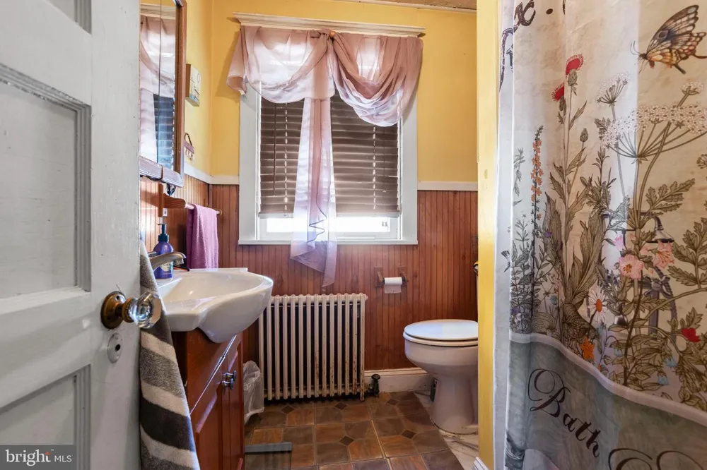 1427 ELMWOOD AVENUE Sharon Hill, PA 19079