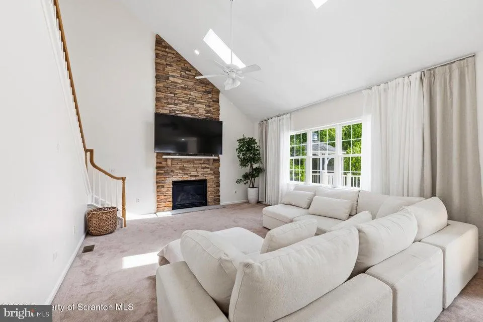 562 COUNTRY CLUB ROAD Easton, PA 18045