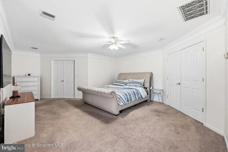 562 COUNTRY CLUB ROAD Easton, PA 18045