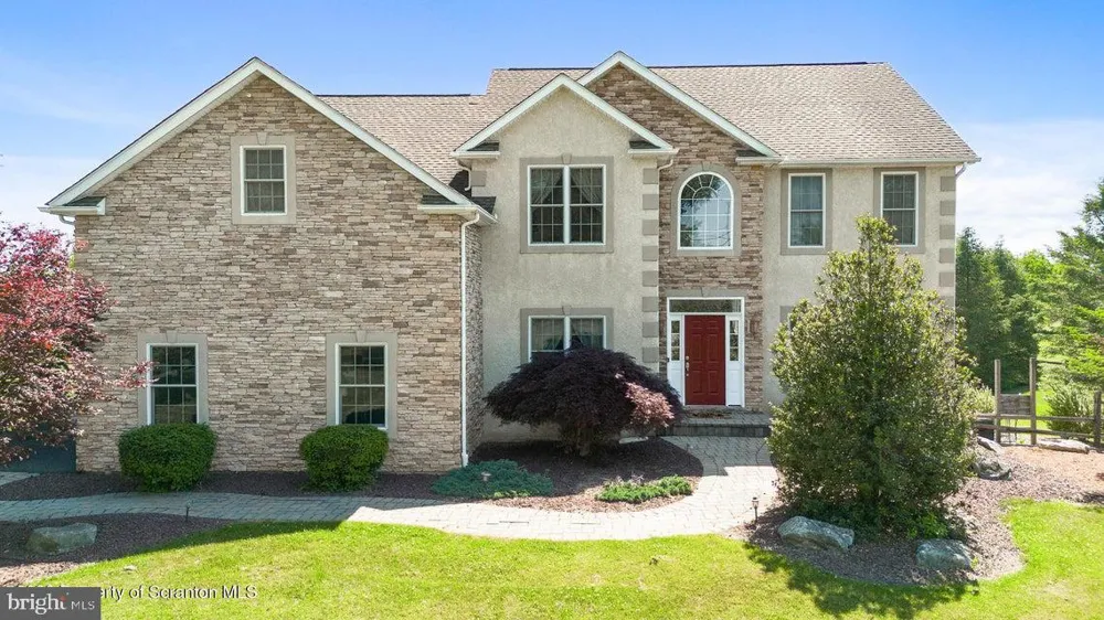 562 COUNTRY CLUB ROAD Easton, PA 18045