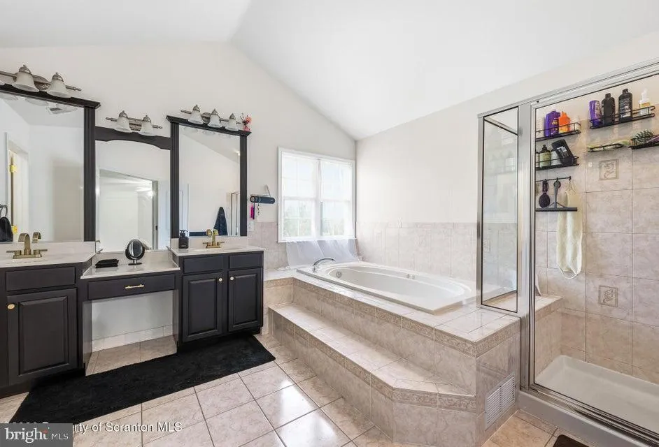562 COUNTRY CLUB ROAD Easton, PA 18045