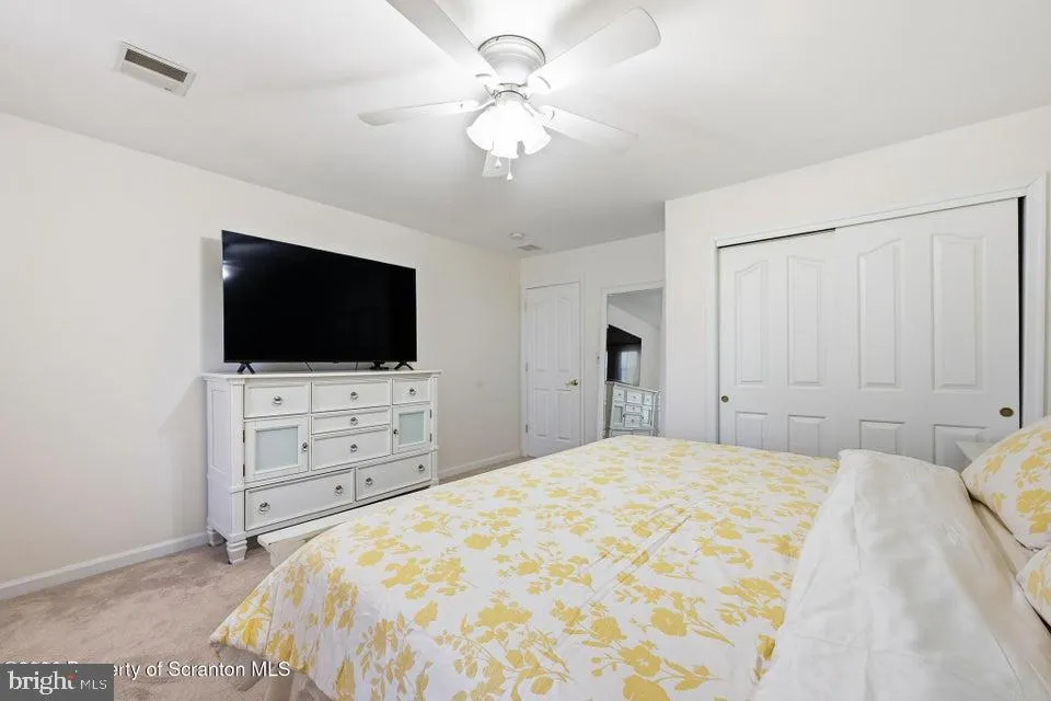 562 COUNTRY CLUB ROAD Easton, PA 18045