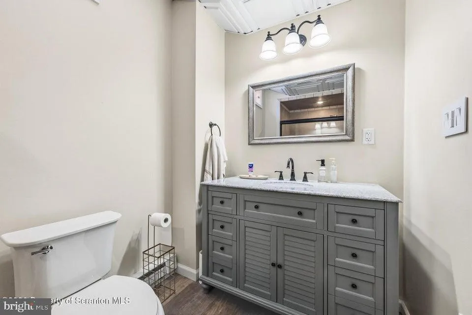 562 COUNTRY CLUB ROAD Easton, PA 18045