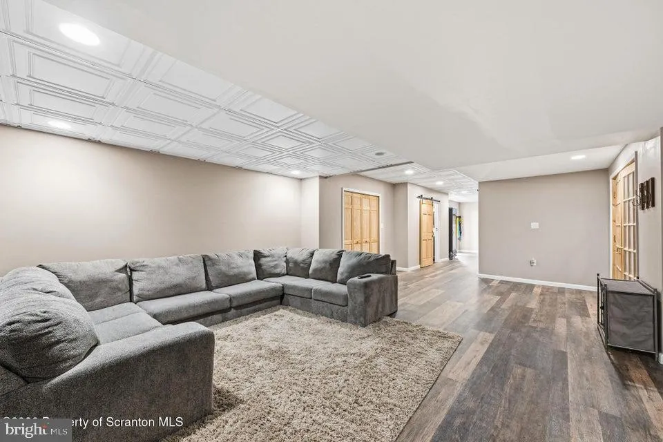 562 COUNTRY CLUB ROAD Easton, PA 18045