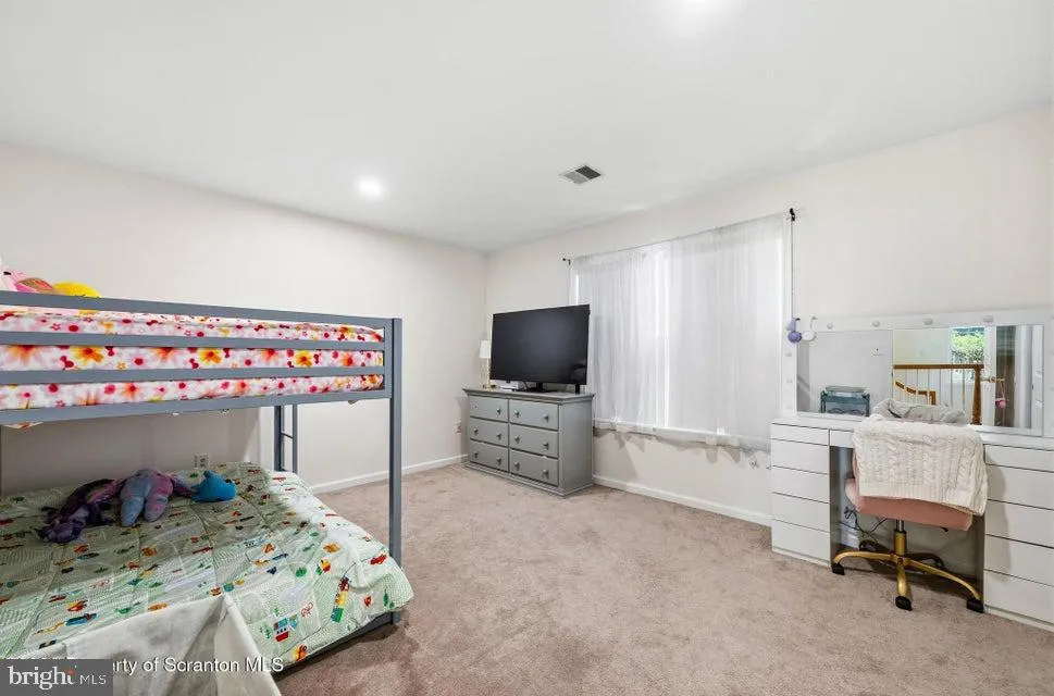 562 COUNTRY CLUB ROAD Easton, PA 18045