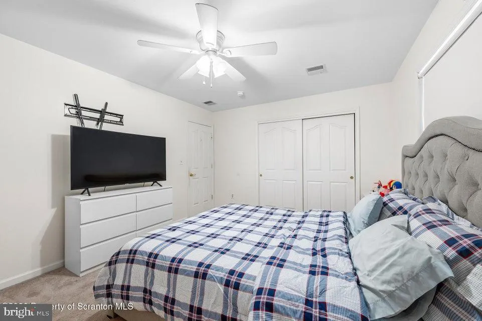 562 COUNTRY CLUB ROAD Easton, PA 18045